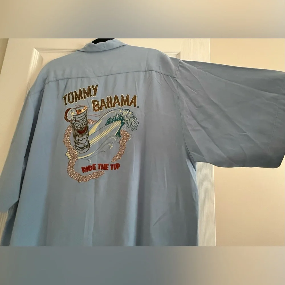 Tommy Bahama Light Blue Embroidered Men's Shirt Ride The Tip - Picture 4 of 5
